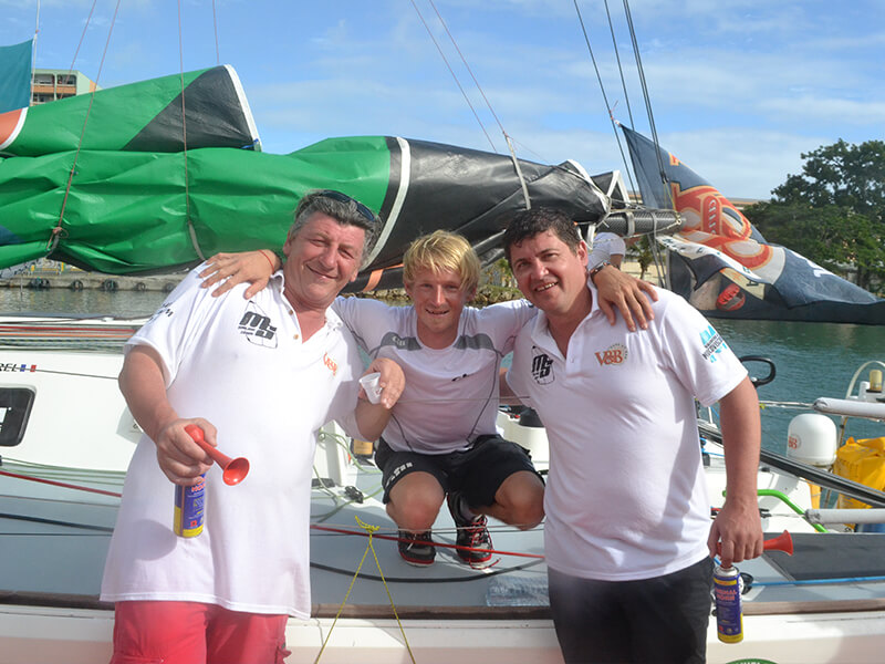 Arrivée route du rhum 2014 - Maxime Sorel - V and B - Jean Pierre Derouet et Emmanuel Bouvet