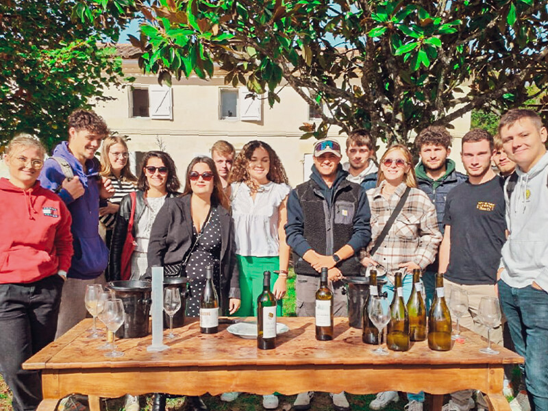 Les étudiants en visite aux vignobles Invindia