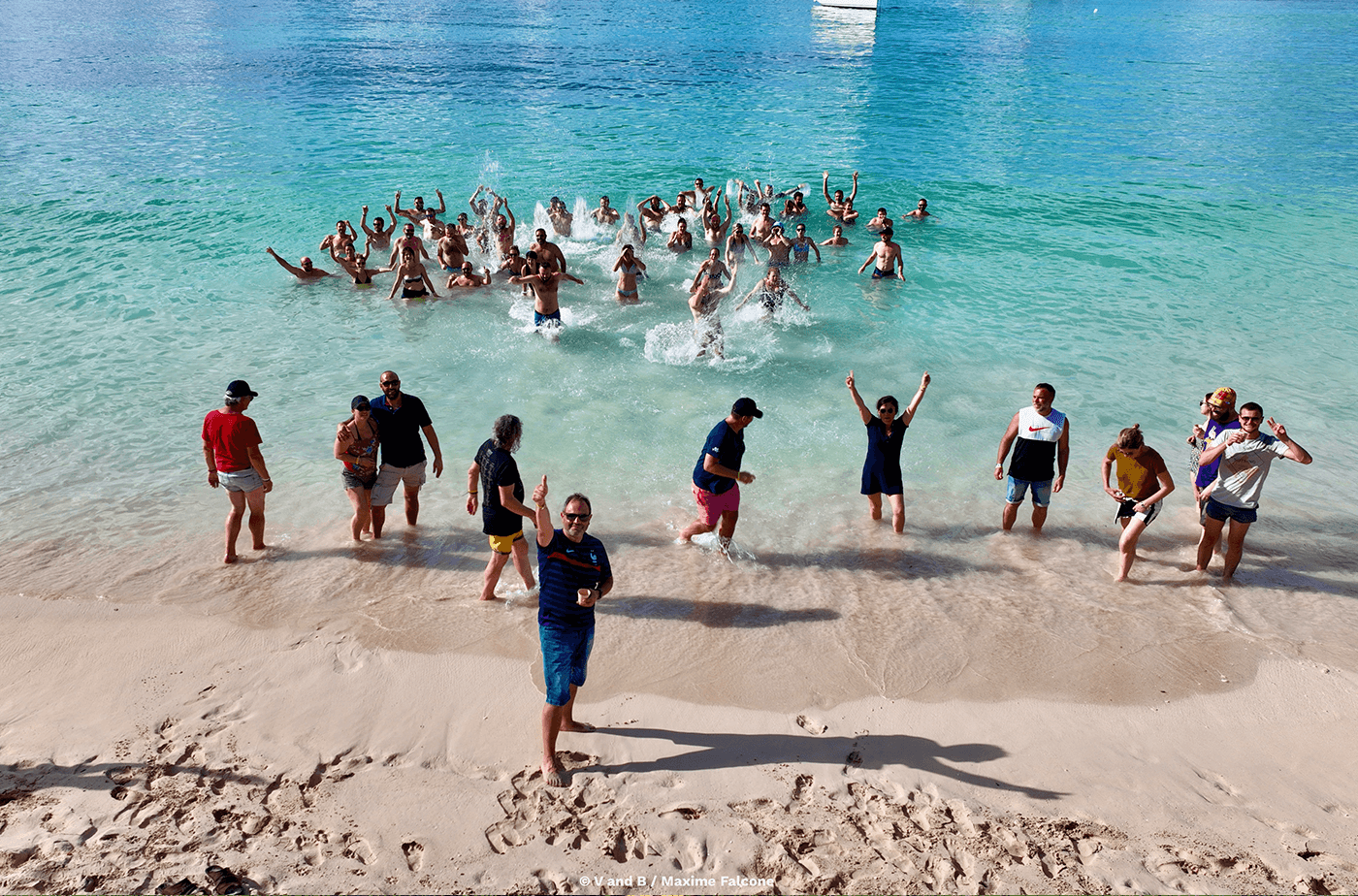 Equipes V and B à la plage